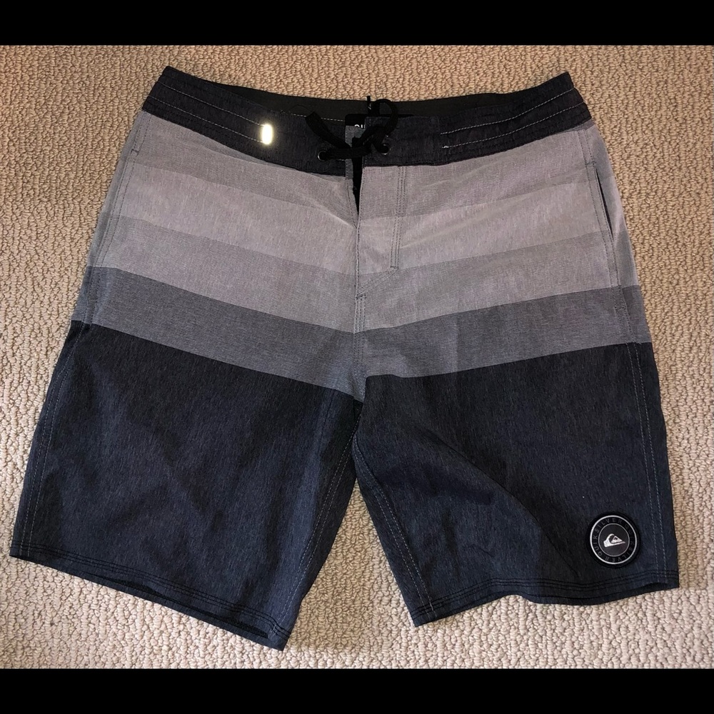 Quicksilver Board Shorts Size 30